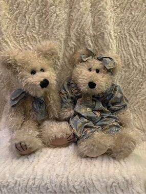 Set of 2 fuzzy Boyd’s Bears
